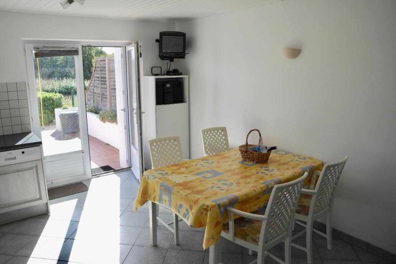 Maison Pour 4 A La Campagne Avec Piscine Commequiers Exterior foto