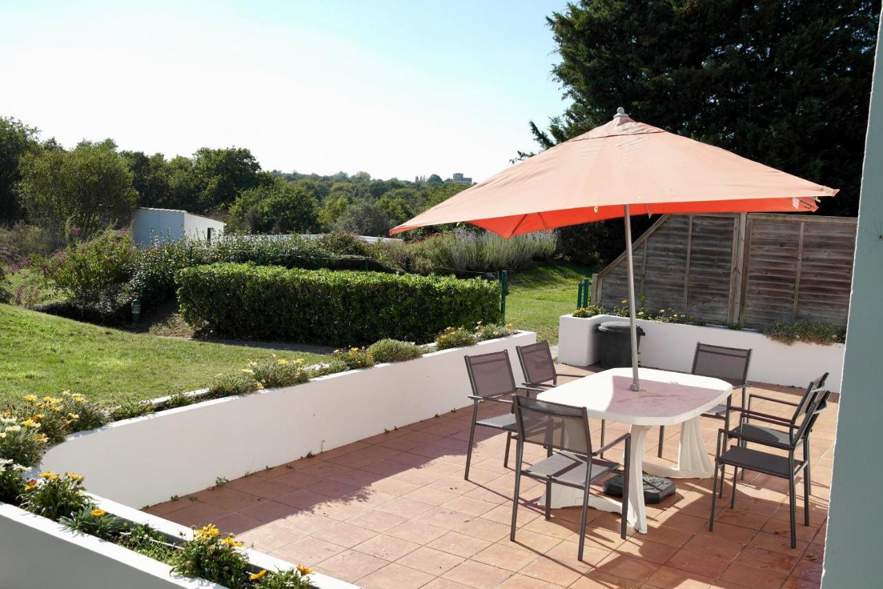 Maison Pour 4 A La Campagne Avec Piscine Commequiers Exterior foto